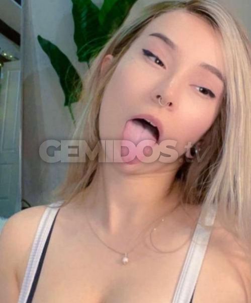 Voracious Brunette Cindy Diaz on Webcam Deeply Slurping Firm Penis